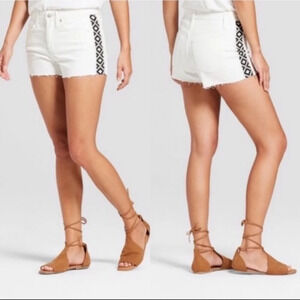 *NWT* Universal Thread High Rise Shortie Short